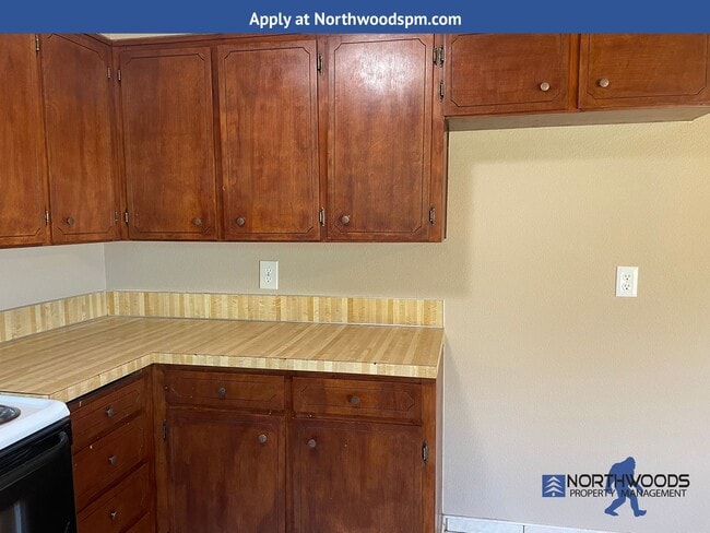 Building Photo - Very Nice 3 Bedroom 1.5 Bath Home-Located ...