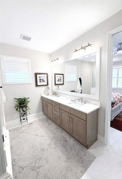 Building Photo - 1055 Waterline Ct