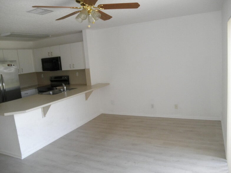 Building Photo - 798 Summit Lake Dr