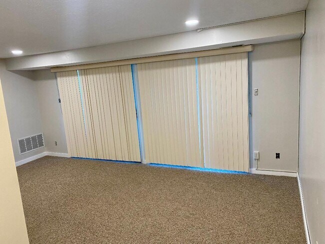 Building Photo - 6 Sequoia Ct