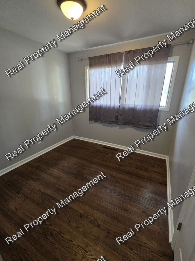 Building Photo - Updated Three Bedroom Ranch