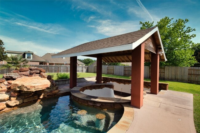 Building Photo - 1914 Lakeside Xing