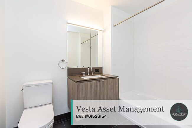 Building Photo - Designer 2-Bedroom in Iconic VIDA Residences