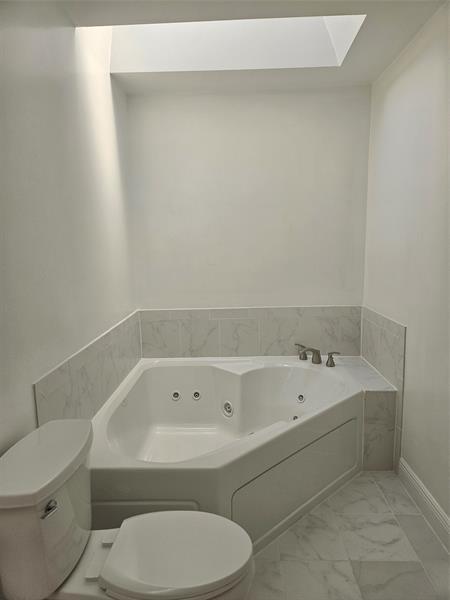 Building Photo - 633 Lake Point N Ln