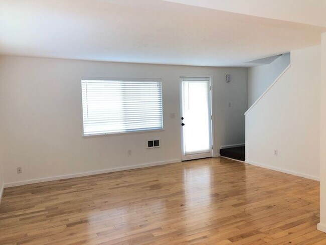 Building Photo - Piedmont Neighborhood light-filled townhom...