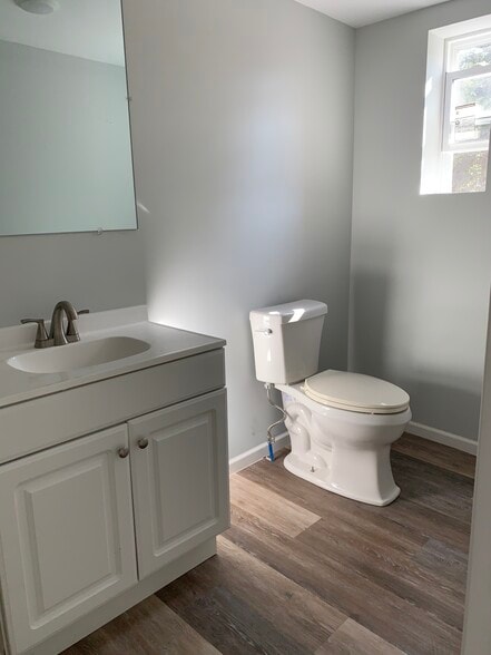 2nd floor bathroom - 407 Hamilton St