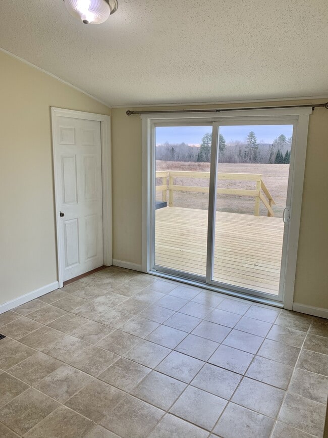 Building Photo - 756 Stream Rd