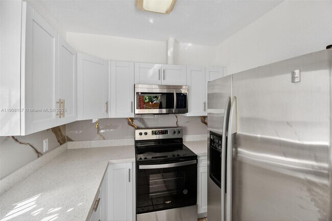 Building Photo - 2464 SW 19th St