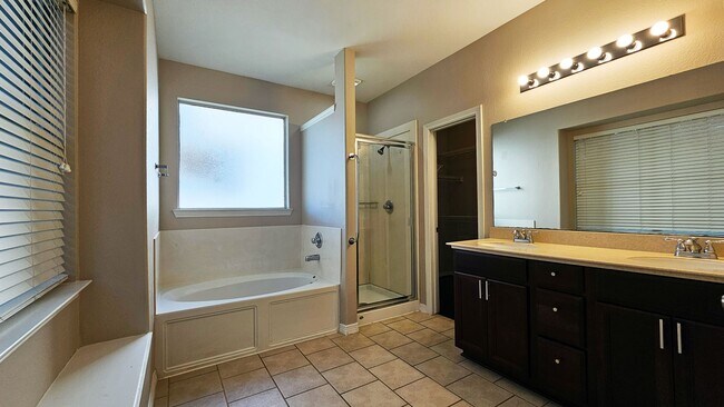 Building Photo - 211 Briar Trace Ln