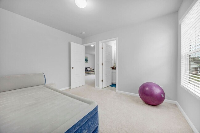 Building Photo - 300 Barony Pl Dr