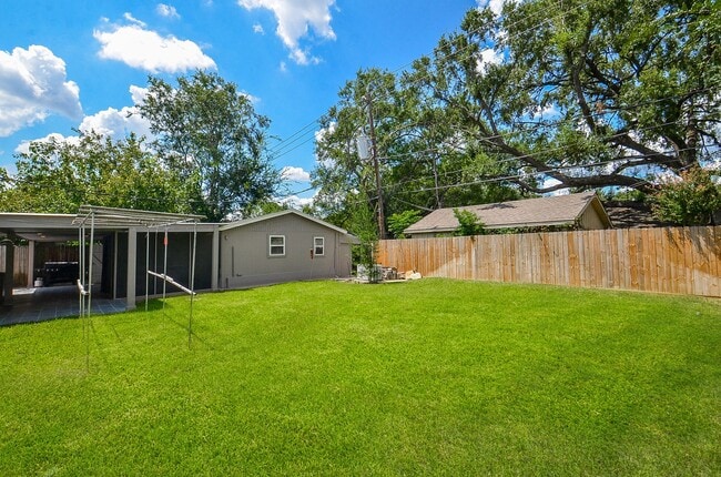 Building Photo - 9606 Highmeadow Dr