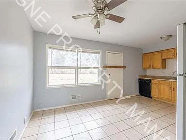 Building Photo - Single Family Home in Ruskin - All Voucher...