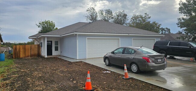Building Photo - 406 S Andrews Dr