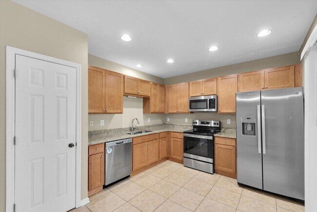 Building Photo - Updated 4BR with Bonus Room in Riverview!