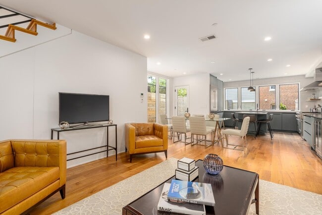 Building Photo - 103 17th St SE