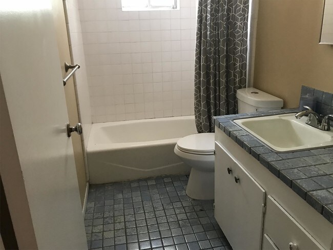 Building Photo - 1225 Zenith Ave