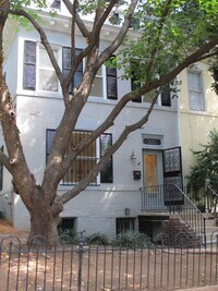 Building Photo - Charming Georgetown Townhouse on a quiet street