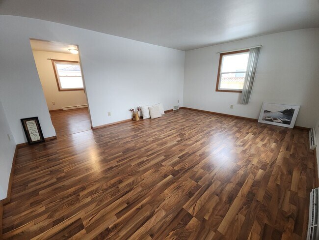 Building Photo - 631-633 E Longview Dr.