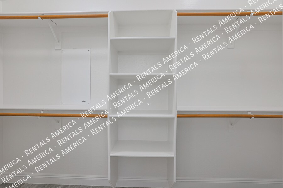 Building Photo - 3050 E Cherry Hills Pl