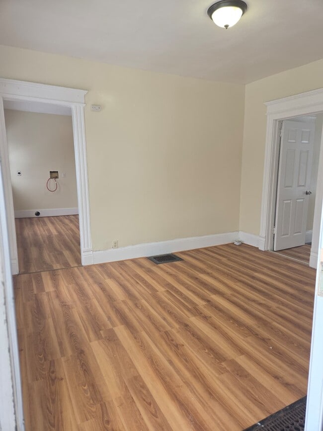 Building Photo - 705-09 South Ave