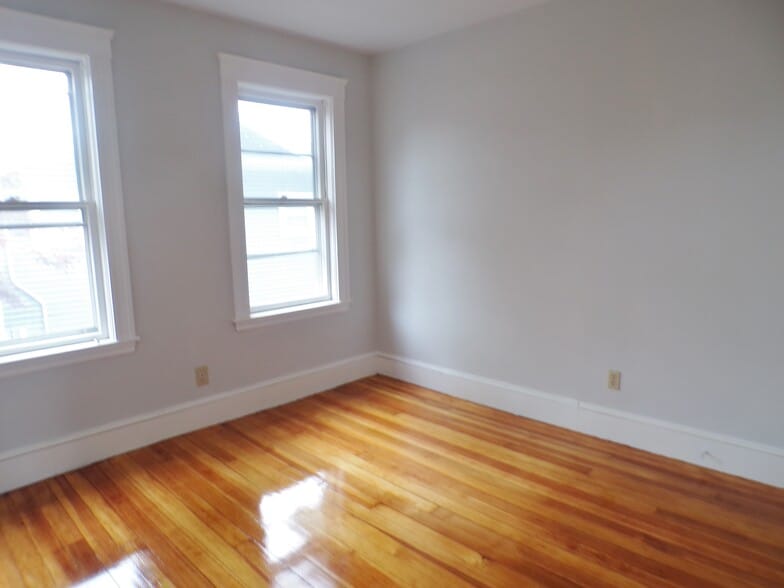 Building Photo - 119 Rockwell St