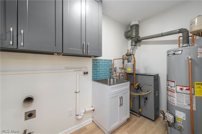 Building Photo - 3844 Edgewater Dr