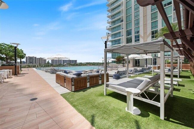 Building Photo - 300 Sunny Isles Blvd