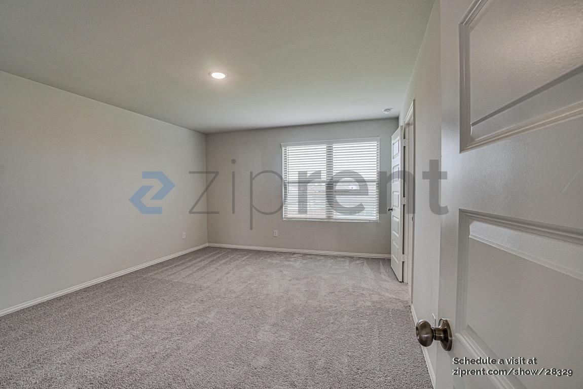 Building Photo - 520 Hickory Rdg Dr
