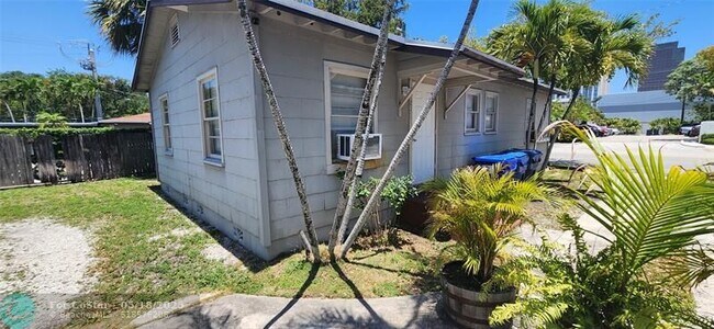 Building Photo - 609 SW 4th Ave