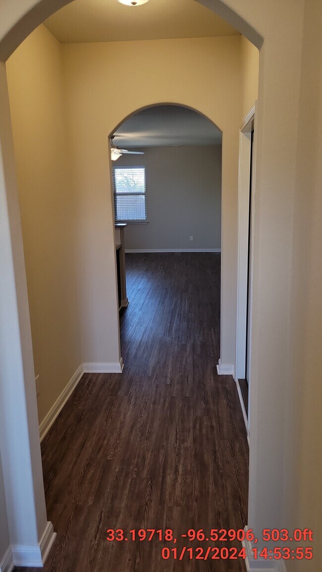 Entry: laminate - 1513 Chinook St