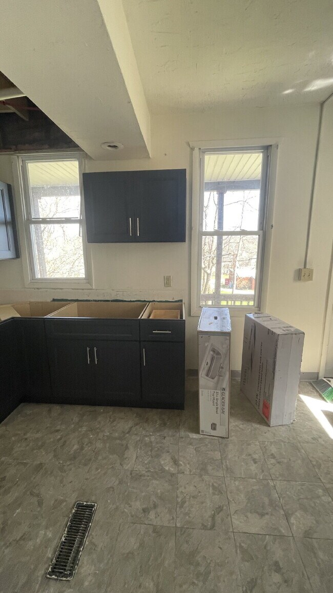 Building Photo - Discover Potential: Prime Location for Your Next Venture at 410-412 Parker Avenue, Scottdale!