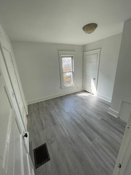 Building Photo - 2105 Sherman Ave