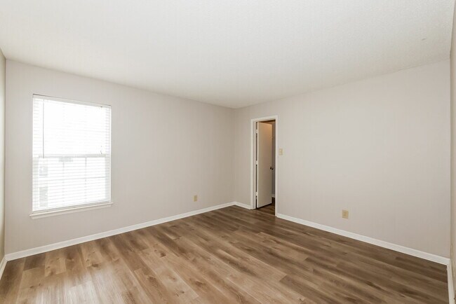 Building Photo - 12867 Old Glory Dr
