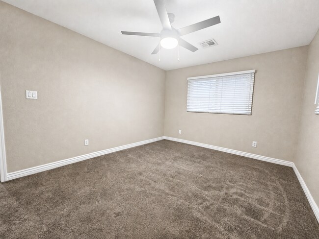 Building Photo - 5208 S 11th Ave