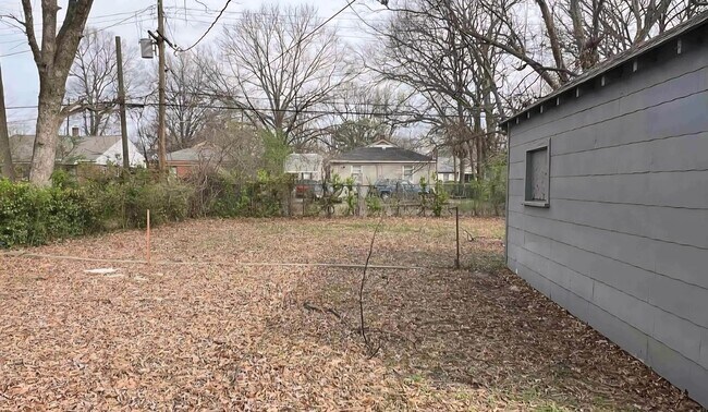 Building Photo - 2668 Burns Ave