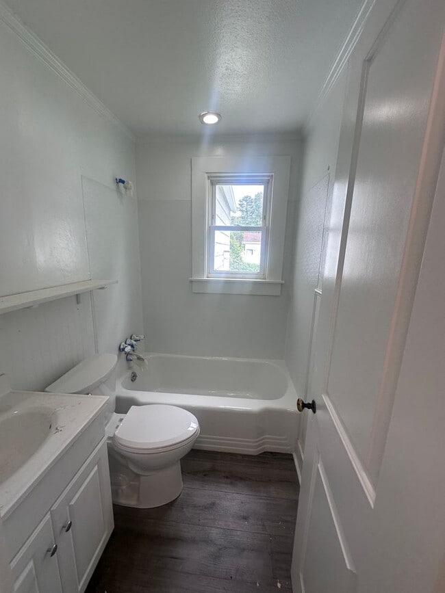 Building Photo - 2730 Vimy Ridge Ave