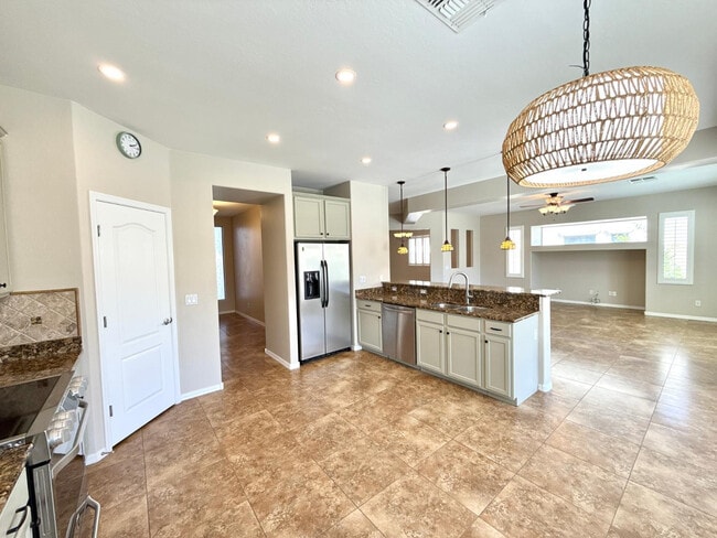 Building Photo - 17455 W Meadow Ln