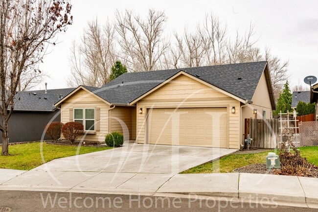 Building Photo - Single Story 3 Bedroom Home with Gas Fireplace and Covered Patio