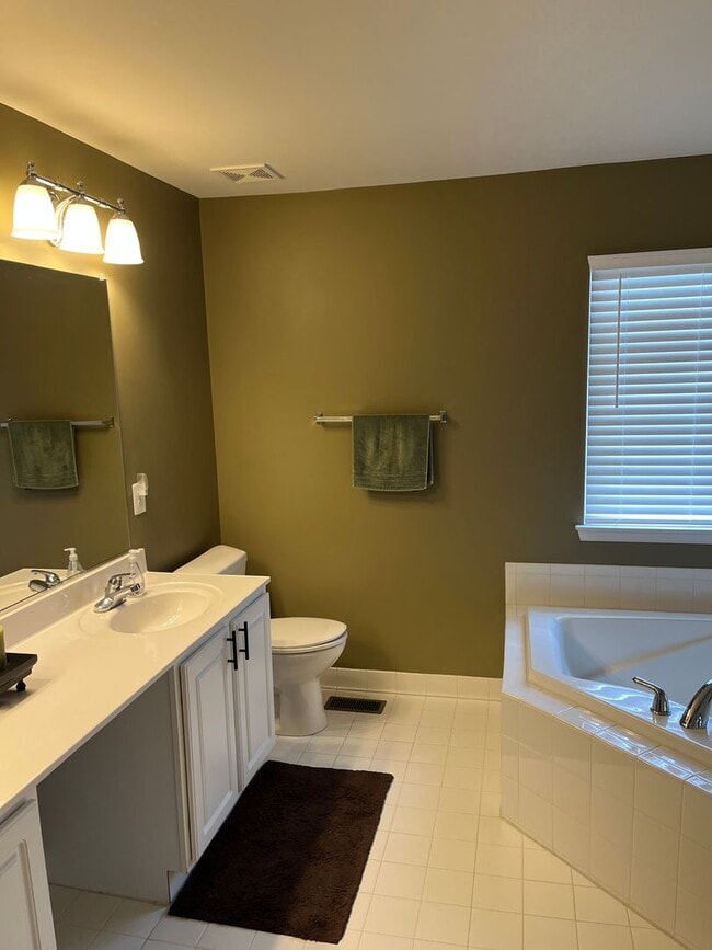 Building Photo - 3BR Townhome in Abingdon: Deck, Assigned Parking, Pool, Gym + W/D