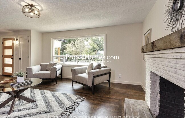 Building Photo - Gorgeous Updated Home in Oak Grove - 4 Bedrooms!