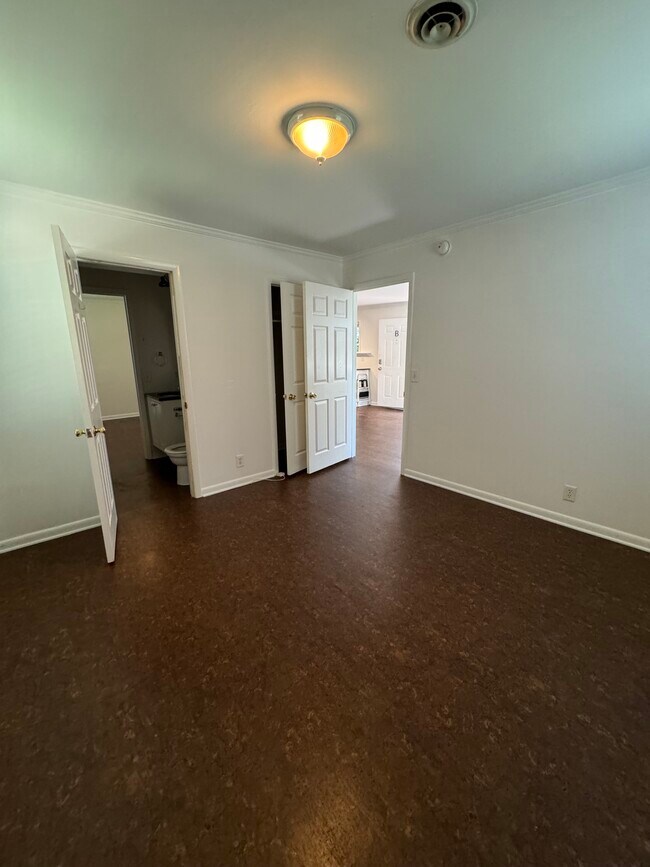 Building Photo - 2213 White Ave