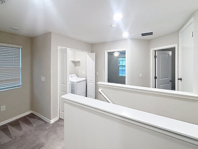 Building Photo - 7012 Samuel Ivy Dr