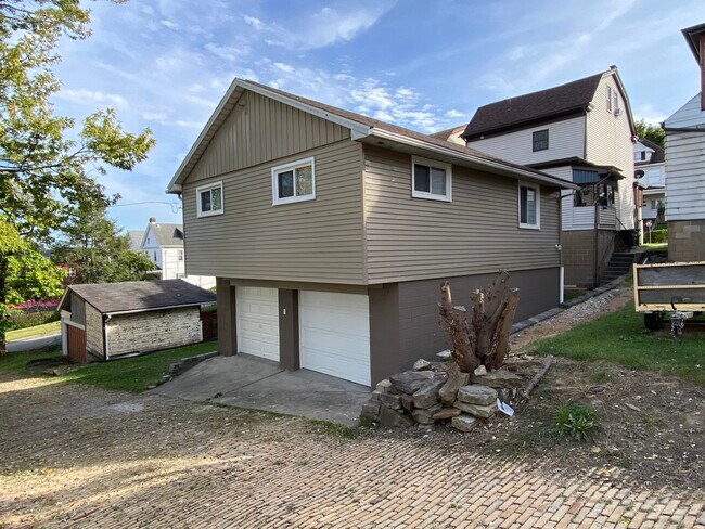 Primary Photo - 103 Onyx St