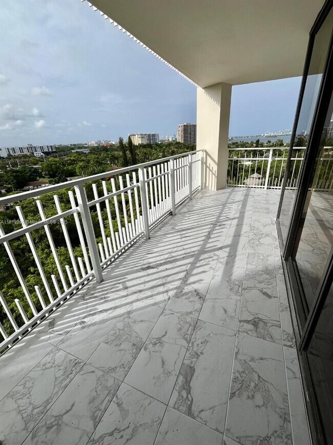 Building Photo - 1000 Quayside Terrace