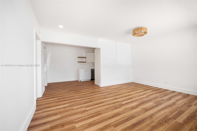 Building Photo - 3430 SW 15th St