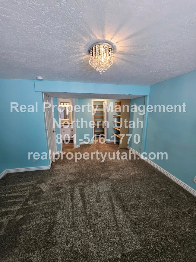 Building Photo - 4 Bedroom 2 Bath Home in Clearfield Available!