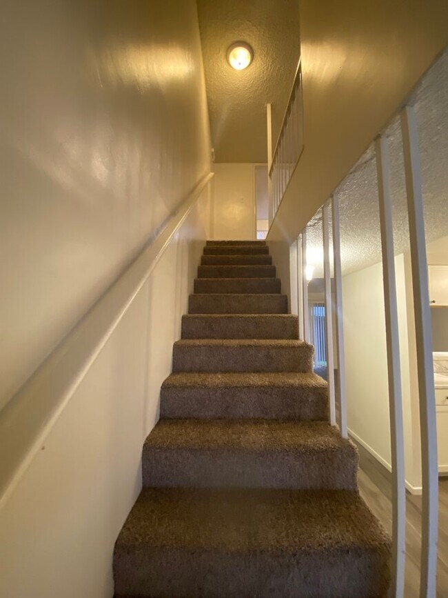 Building Photo - 1952 Stine Rd