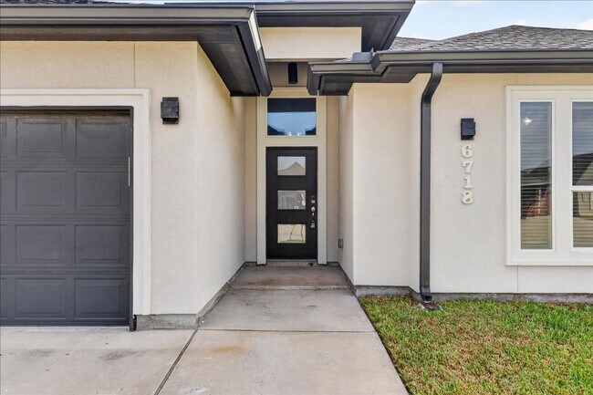 Building Photo - 6718 Stuyvesant Ct