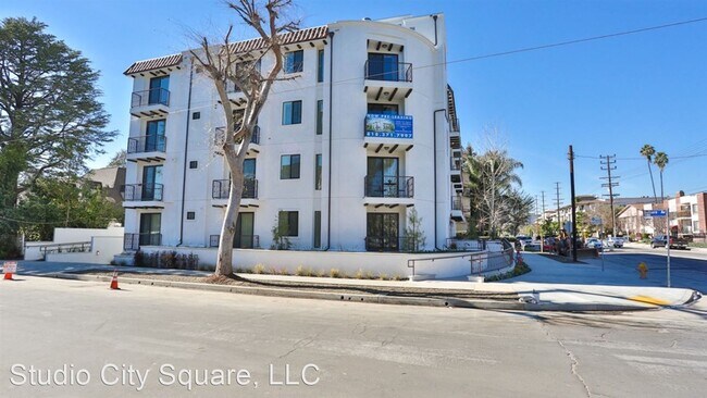 Building Photo - 12700 Moorpark St