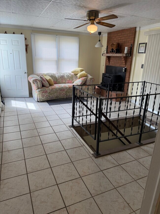 Building Photo - 3002 Cemetery Dr